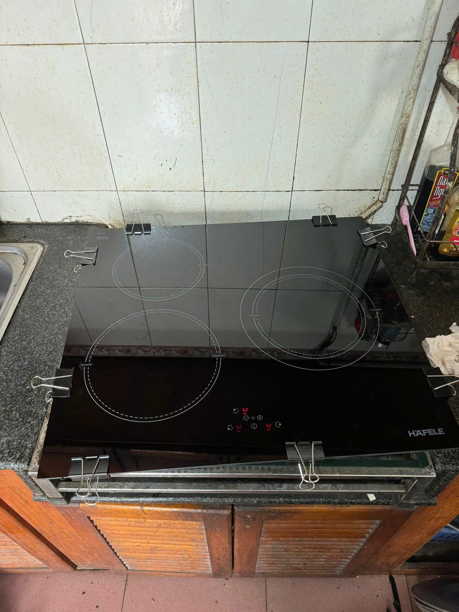 Thay mặt kính bếp từ Hafele tại nhà Thay mặt kính bếp từ Hafele tại nhà
