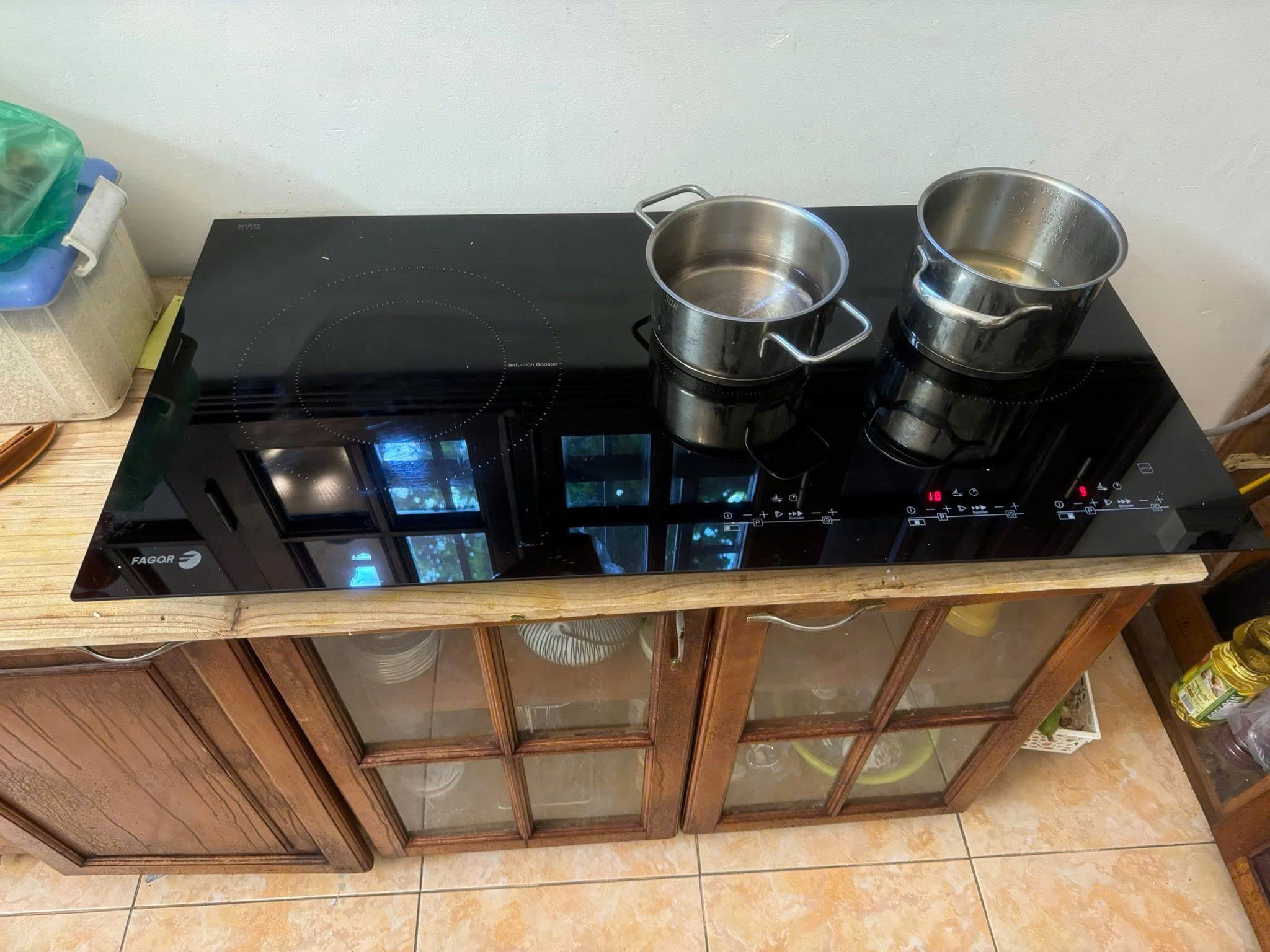Thay mặt kính bếp từ tại nhà uy tín Thay mặt kính bếp từ tại nhà uy tín