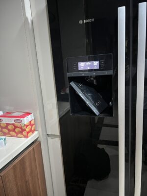 Thay thế linh kiện bo mạch màn hình tủ lạnh Bosch